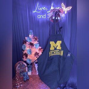 University of Michigan (UofM) Apron, Authentic Unisex. NWT